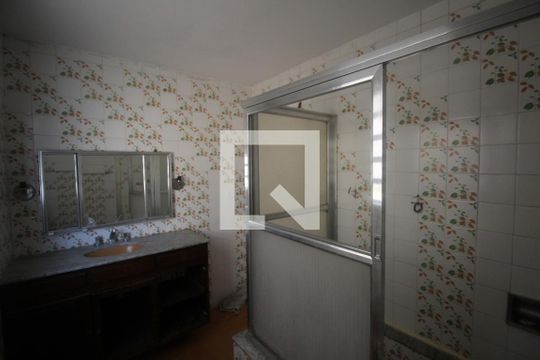 Banheiro da Suíte 1 de casa para alugar com 3 quartos, 130m² em Paraíso, São Gonçalo