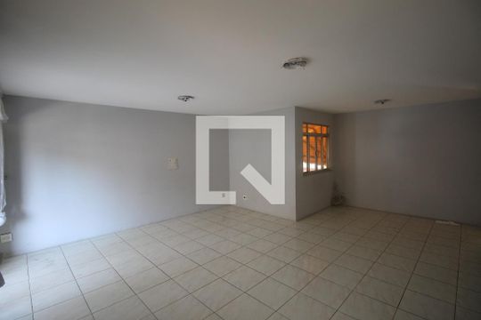 Sala de casa para alugar com 3 quartos, 130m² em Paraíso, São Gonçalo
