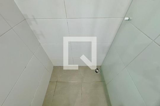 Banheiro de kitnet/studio para alugar com 1 quarto, 40m² em Vila Augusta, Guarulhos