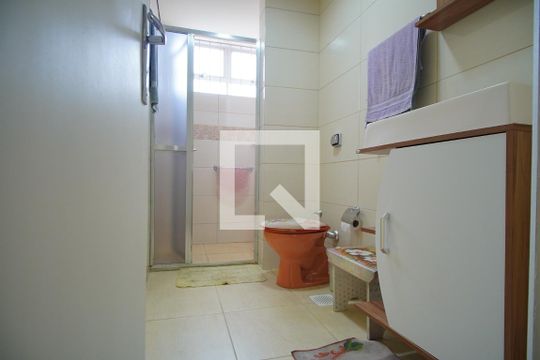 Banheiro de apartamento à venda com 3 quartos, 87m² em Rio Branco, Porto Alegre