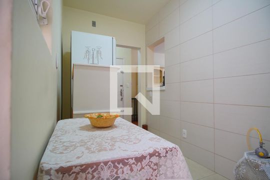 Cozinha de apartamento à venda com 3 quartos, 87m² em Rio Branco, Porto Alegre