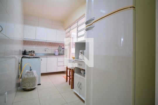Cozinha  de apartamento à venda com 3 quartos, 87m² em Rio Branco, Porto Alegre