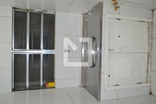 Cozinha de kitnet/studio para alugar com 1 quarto, 25m² em Liberdade, São Paulo