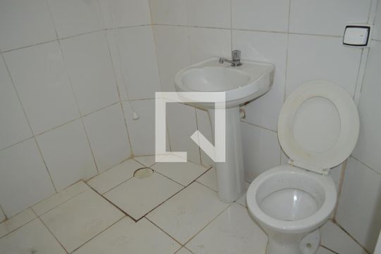 Banheiro de kitnet/studio para alugar com 1 quarto, 25m² em Liberdade, São Paulo