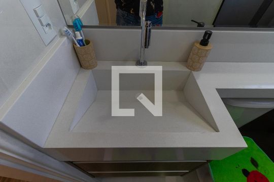 Banheiro de apartamento para alugar com 2 quartos, 48m² em Vila Tesouro, São José dos Campos