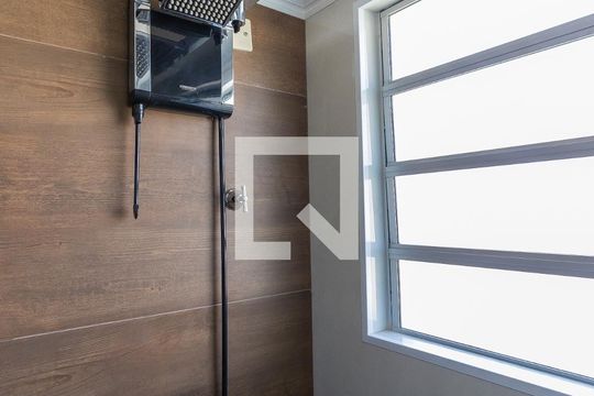 Banheiro de apartamento para alugar com 2 quartos, 48m² em Vila Tesouro, São José dos Campos