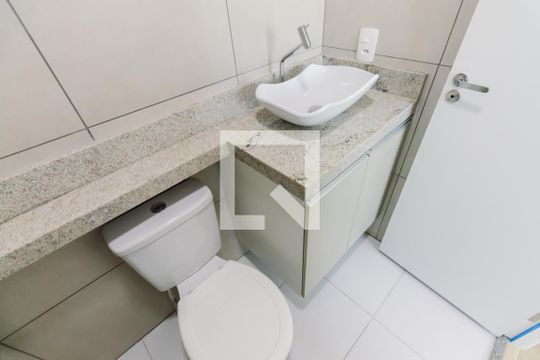 Banheiro da Suíte de apartamento para alugar com 1 quarto, 29m² em Parque Industrial Tomas Edson, São Paulo