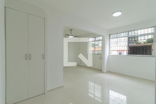 Sala de apartamento à venda com 2 quartos, 56m² em Anil, Rio de Janeiro
