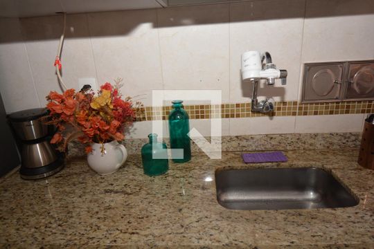 Cozinha de apartamento à venda com 3 quartos, 75m² em Braz de Pina, Rio de Janeiro