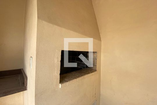 Churrasqueira de casa à venda com 2 quartos, 90m² em Santos Dumont, São Leopoldo