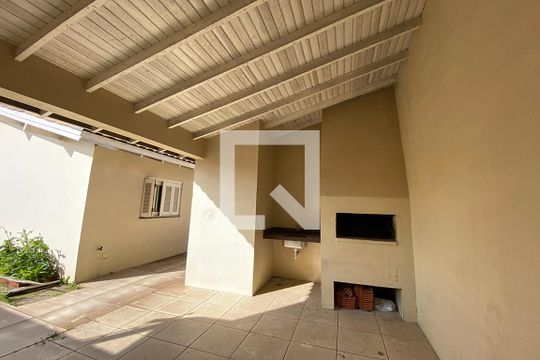 Churrasqueira de casa à venda com 2 quartos, 90m² em Santos Dumont, São Leopoldo