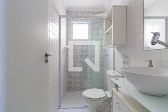 Banheiro de apartamento para alugar com 2 quartos, 55m² em Jardim Simus, Sorocaba