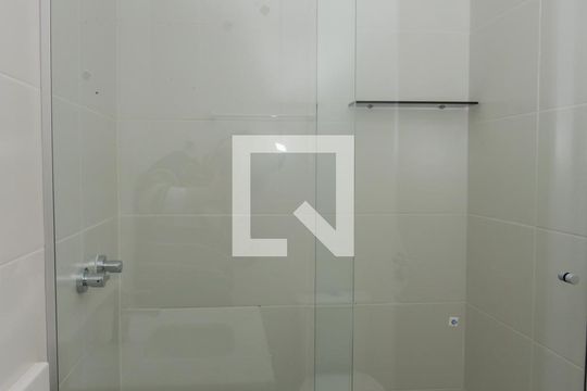 Banheiro da Suíte de apartamento para alugar com 2 quartos, 66m² em Rio Branco, Porto Alegre