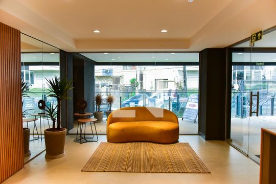 Área Comum - Hall de Entrada de apartamento para alugar com 2 quartos, 66m² em Rio Branco, Porto Alegre