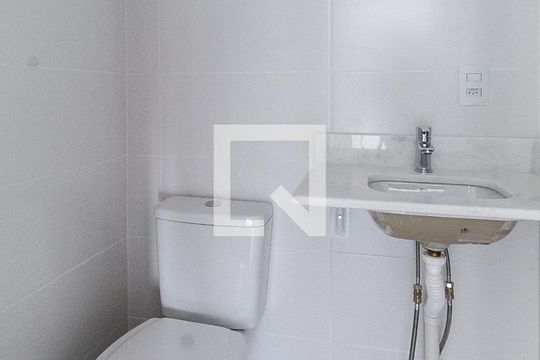 Banheiro de apartamento à venda com 2 quartos, 67m² em Rio Branco, Porto Alegre