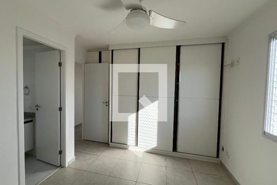 Suíte de apartamento para alugar com 3 quartos, 110m² em Carandiru, São Paulo
