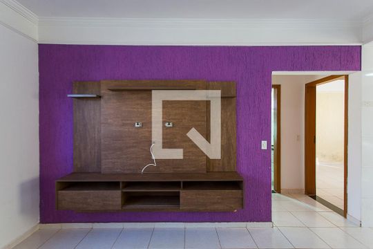 Sala de apartamento para alugar com 2 quartos, 58m² em Jardim Holanda, Uberlândia