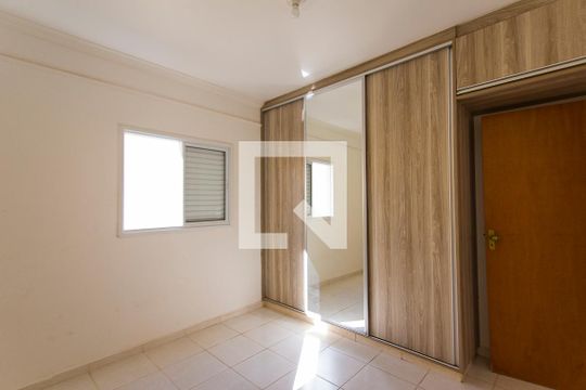 Quarto 2 de apartamento para alugar com 2 quartos, 58m² em Jardim Holanda, Uberlândia