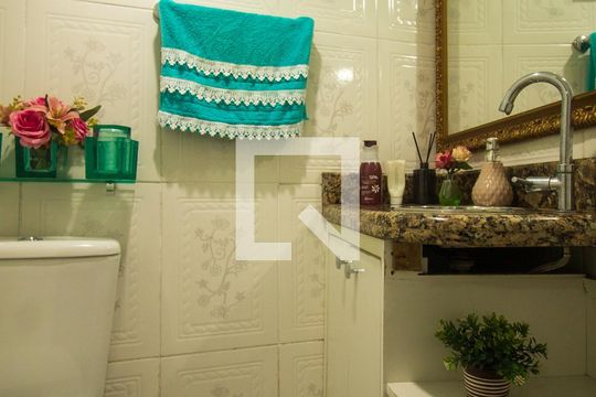Lavabo de casa à venda com 5 quartos, 250m² em São José, Porto Alegre