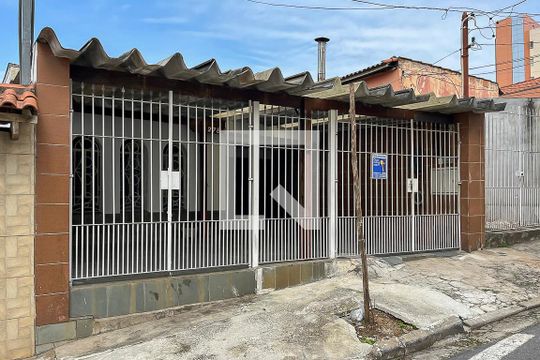 Fachada + plaquinha de casa à venda com 3 quartos, 196m² em Rudge Ramos, São Bernardo do Campo