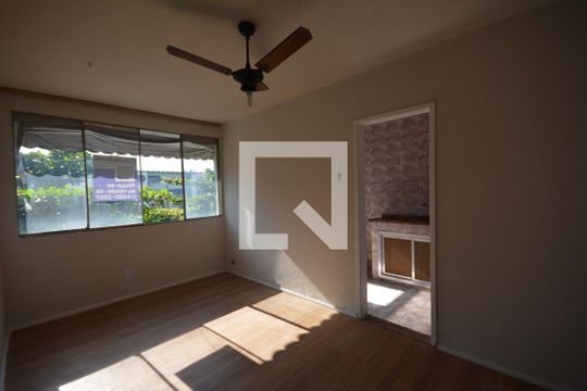 Quarto 1 de apartamento para alugar com 2 quartos, 56m² em Cordovil, Rio de Janeiro