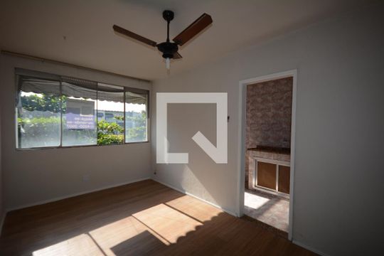 Quarto 1 de apartamento para alugar com 2 quartos, 56m² em Cordovil, Rio de Janeiro