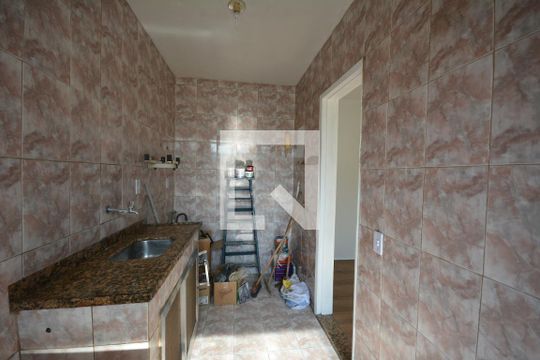 Cozinha de apartamento para alugar com 2 quartos, 56m² em Cordovil, Rio de Janeiro