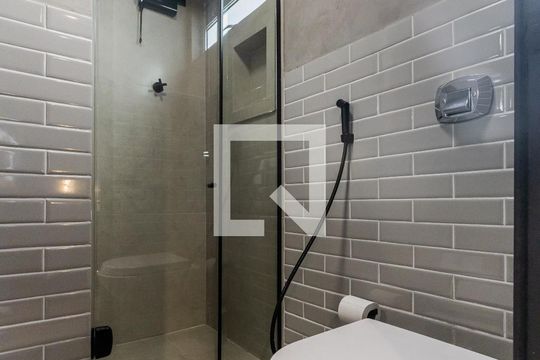 Banheiro de apartamento à venda com 1 quarto, 26m² em Cerqueira César, São Paulo