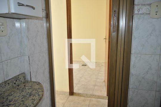Banheiro de apartamento para alugar com 2 quartos, 49m² em Pilares, Rio de Janeiro