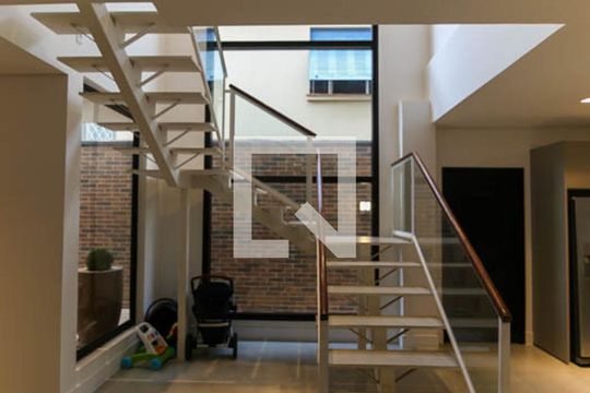 Escada de casa à venda com 3 quartos, 408m² em Jardim Europa, São Paulo