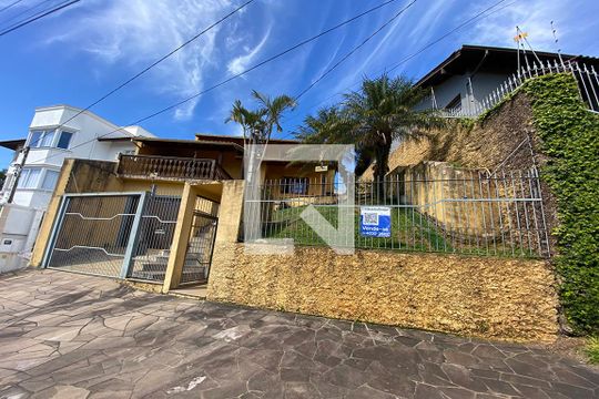 Fachada de casa à venda com 2 quartos, 247m² em Pinheiro, São Leopoldo