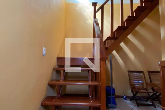 Escada de casa à venda com 2 quartos, 247m² em Pinheiro, São Leopoldo