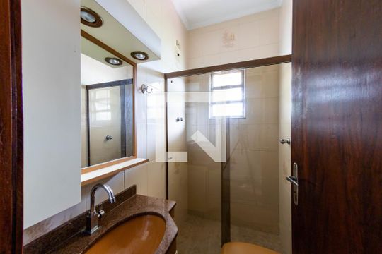 Banheiro 1 de casa para alugar com 3 quartos, 210m² em Vila Alpina, São Paulo