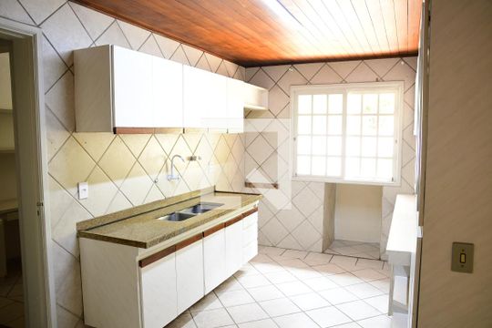 Cozinha de casa de condomínio para alugar com 4 quartos, 280m² em Granja Viana Ii, Cotia