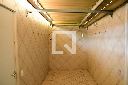 Área de Serviço de casa de condomínio para alugar com 4 quartos, 280m² em Granja Viana Ii, Cotia