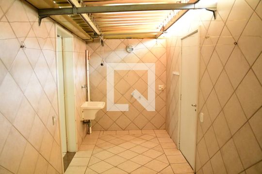 Área de Serviço de casa de condomínio para alugar com 4 quartos, 280m² em Granja Viana Ii, Cotia