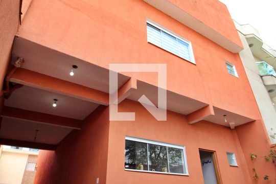 Fachada de casa à venda com 3 quartos, 240m² em Santa Teresinha, Santo André