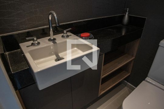 Banheiro de apartamento para alugar com 1 quarto, 17m² em Perdizes, São Paulo