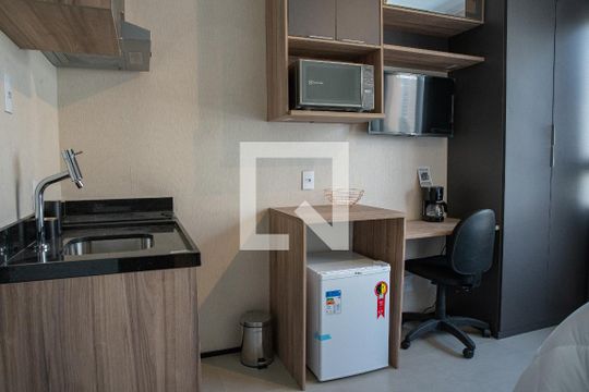 Cozinha de apartamento para alugar com 1 quarto, 17m² em Perdizes, São Paulo