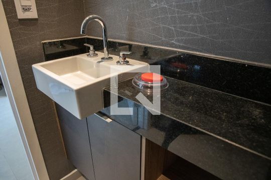 Banheiro de apartamento para alugar com 1 quarto, 17m² em Perdizes, São Paulo