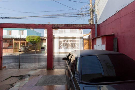 Vista Quarto 1 de casa para alugar com 2 quartos, 50m² em Jardim Laone, São Paulo