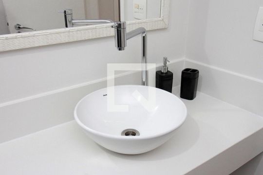 Banheiro de apartamento à venda com 1 quarto, 70m² em Vila Buarque, São Paulo
