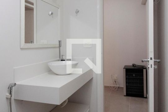 Banheiro de apartamento à venda com 1 quarto, 70m² em Vila Buarque, São Paulo