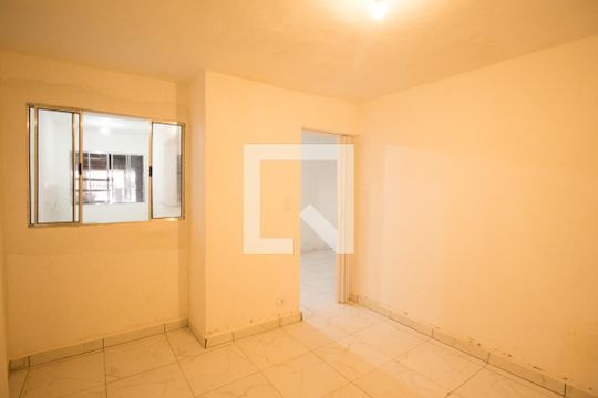Quarto 2 de casa para alugar com 2 quartos, 52m² em Vila Carmosina, São Paulo