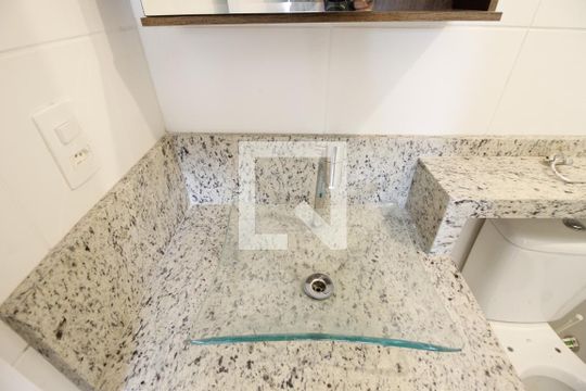 Banheiro de apartamento à venda com 1 quarto, 26m² em Jardim Caravelas, São Paulo