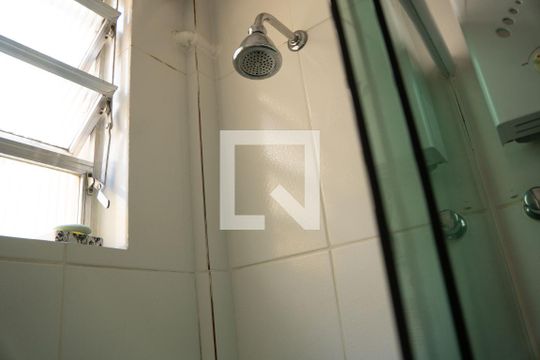 Banheiro de apartamento para alugar com 1 quarto, 40m² em Santa Teresa, Rio de Janeiro