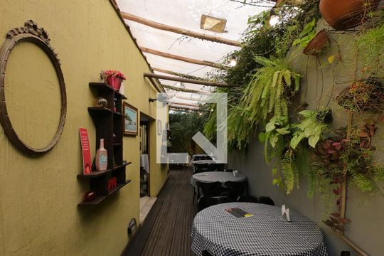 Quintal de casa para alugar com 2 quartos, 200m² em Parque Santos Dumont, Taboão da Serra