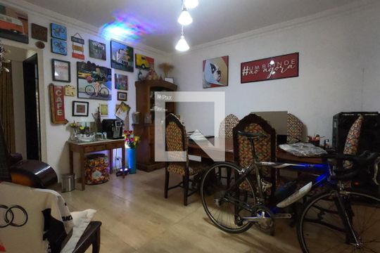Sala de casa para alugar com 2 quartos, 200m² em Parque Santos Dumont, Taboão da Serra