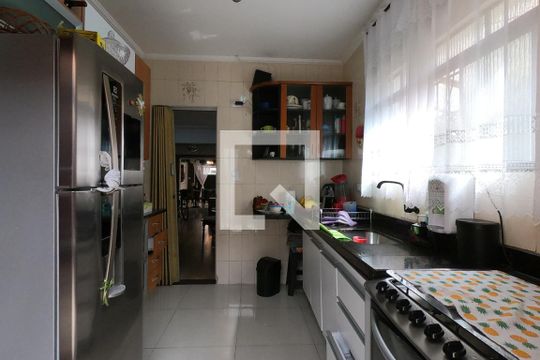 Cozinha de casa para alugar com 2 quartos, 200m² em Parque Santos Dumont, Taboão da Serra