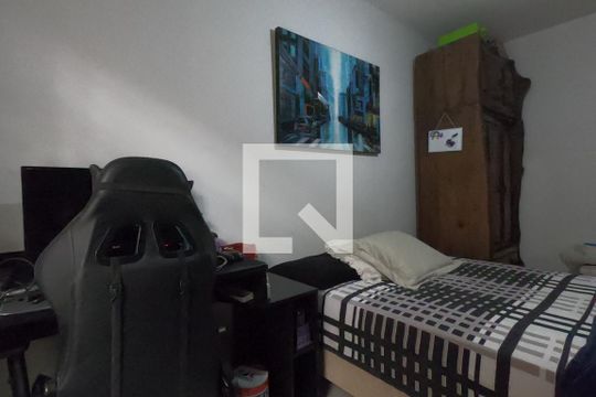 Quarto de casa para alugar com 2 quartos, 200m² em Parque Santos Dumont, Taboão da Serra